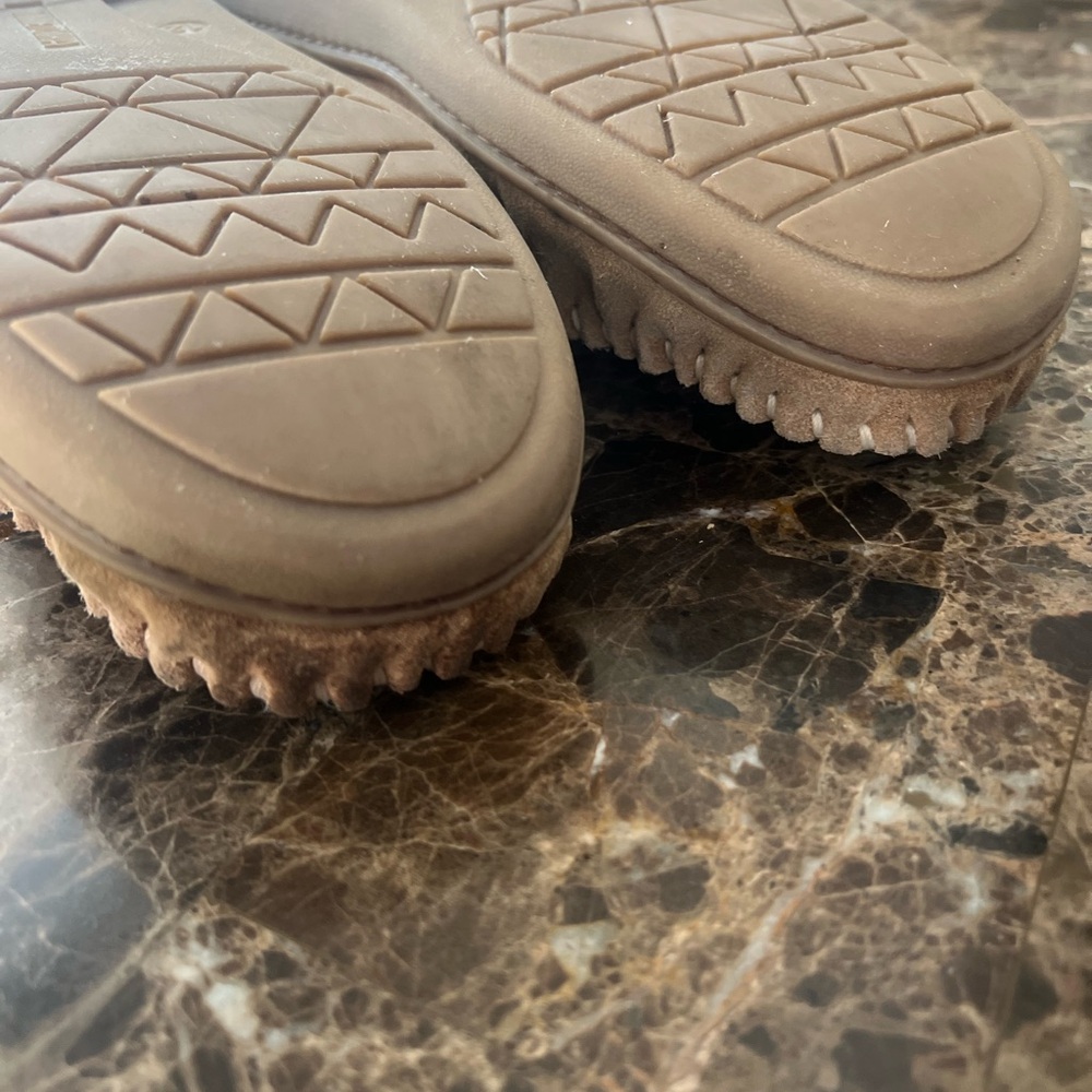 Minnetonka Men’s Size 12 Tan Suede Moccasins Hardsole Indoor Outdoor Shoes - Picture 10 of 12